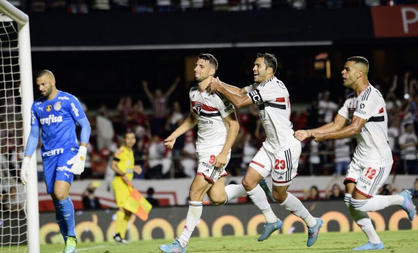 São Paulo tira invencibilidade do Palmeiras e o derrota em casa