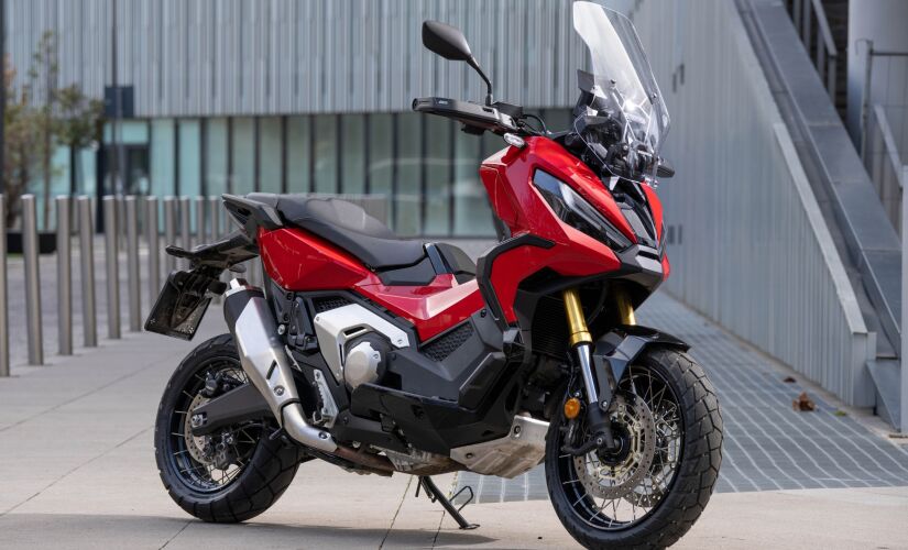 Para 2022, a Honda aperfeiçoou a X-ADV, incrementando a performance, melhorando o estilo e a funcionalidade