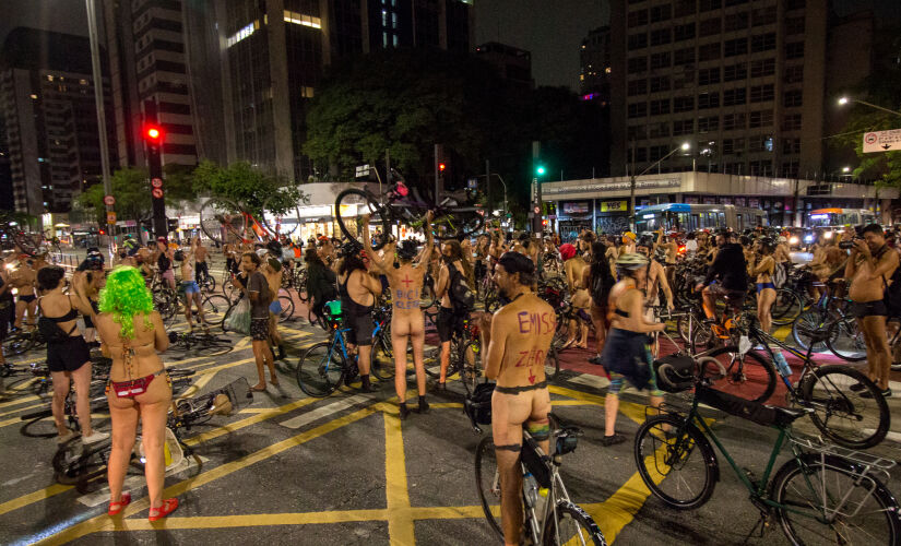 Protesto 'Pedalada Pelada' em São Paulo