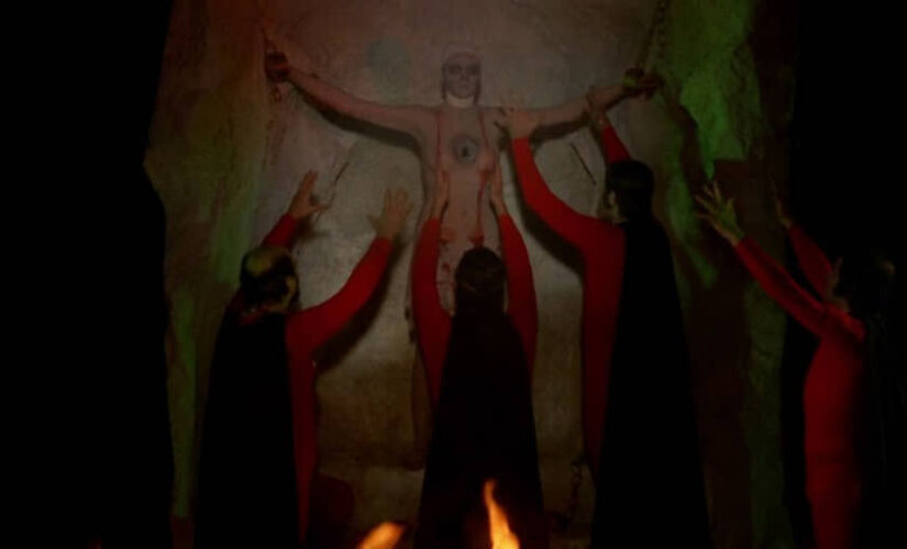 *Imagem meramente ilustrativa tirada do filme "The Reincarnation of Isabel" (1973)