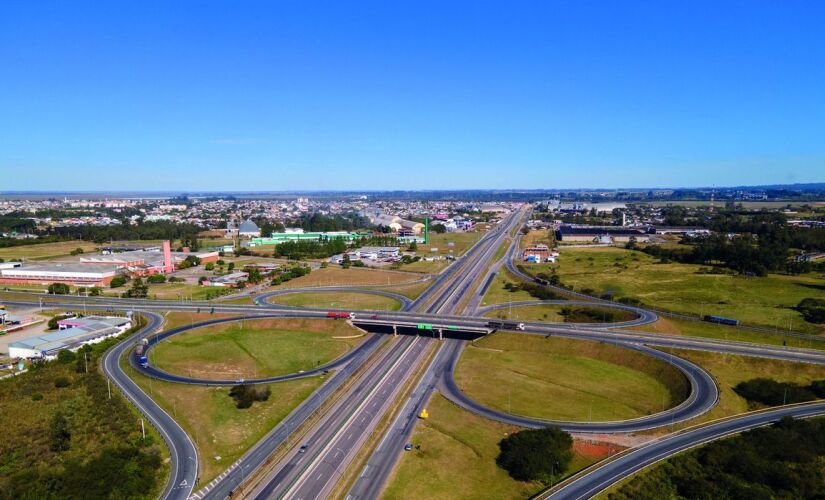 contorno rodoviário de Pelotas, na BR-116/392, no Rio Grande do Sul.