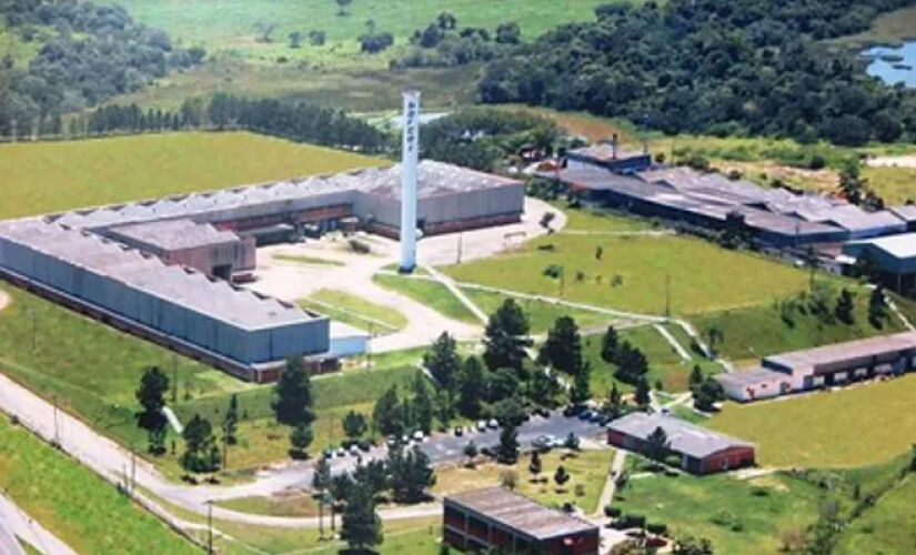 Avaliada em R$ 70 milhões, a propriedade possui refeitório, espaço para transformação da borracha, balança de caminhões, prensagem e área administrativa