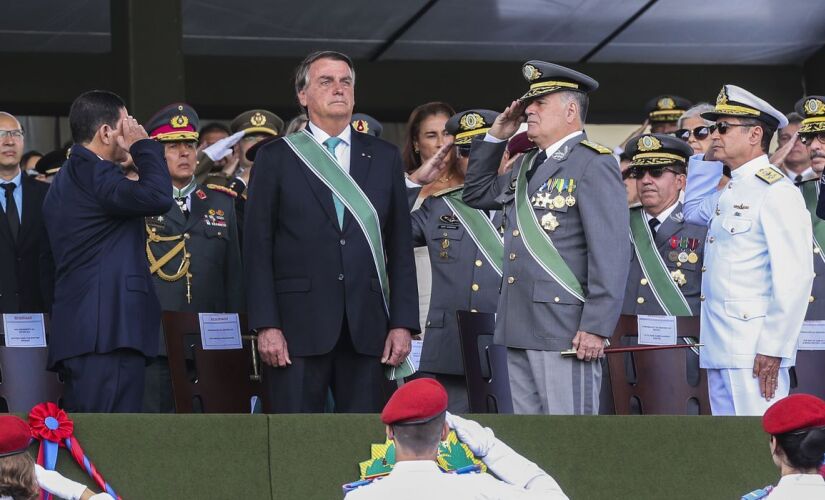 Jair Bolsonaro na cerimônia de comemoração dos 374 anos do Exército