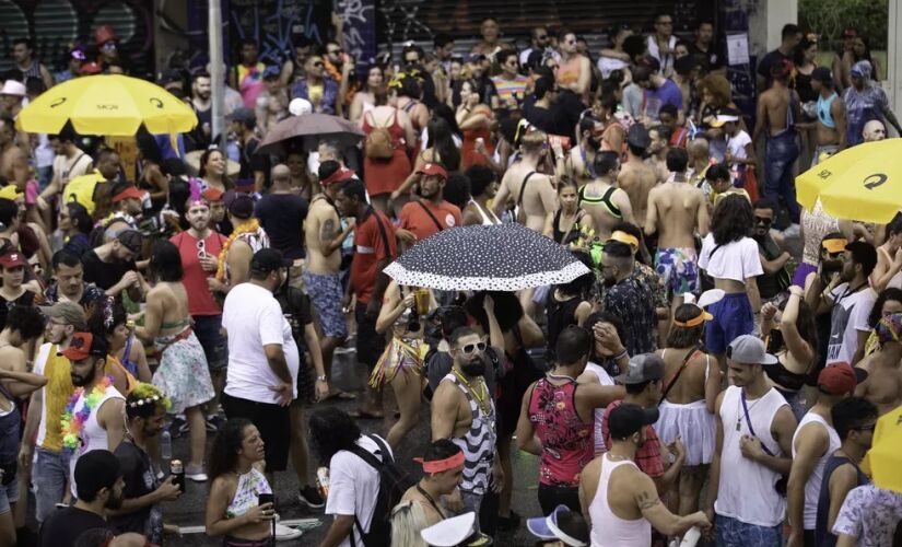 Bloco Acadêmicos do Baixo Augusta durante o pré-carnaval de São Paulo