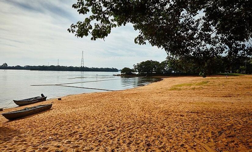 Balneário Municipal, conhecido como Prainha de Rosana, fica às margens do Rio Paraná e conta com boa infraestrutura