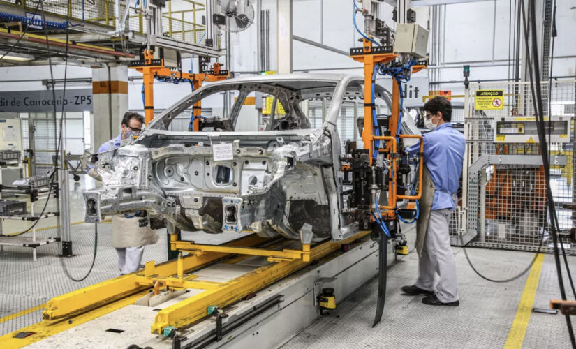 Produção de veículos na fábrica da Volkswagen em São Bernardo do Campo (SP)