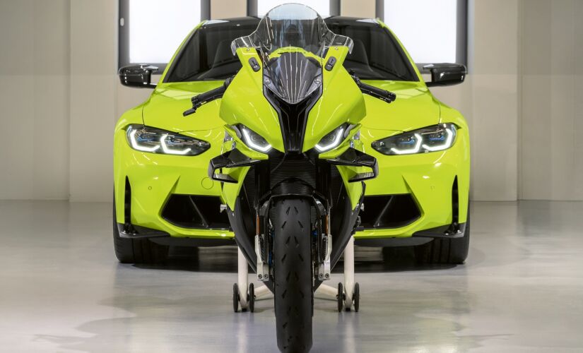 Na exclusiva cor São Paulo Yellow e com o emblema "BMW M 50 Years", o modelo pretende fazer jus às tradições esportivas da "filosofia M" e aos quase cem anos de construção de motocicletas pela BMW Motorrad