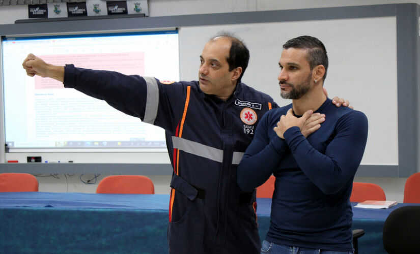 Professores de Itapecerica recebem treinamento para prestar primeiros socorros