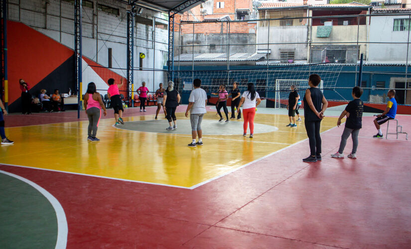 Revitalizada, Quadra do Santa Rosa recebe inscrições para moradores de Taboão da Serra que desejam realizar atividades esportivas.