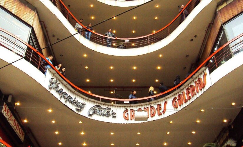 Batizada de Centro Comercial Grandes Galerias, a Galeria do Rock foi inaugurada no ano de 1963 