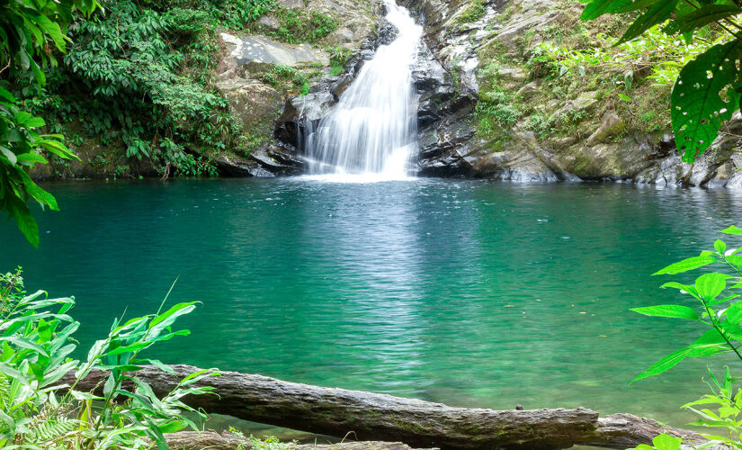 A Lagoa Azul é um destino 'escondido' próximo do bairro Cota 95, em Cubatão