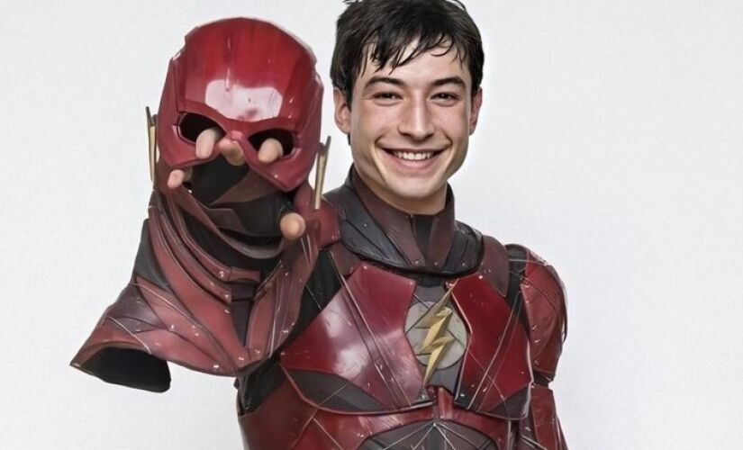 O ator Ezra Miller foi preso algumas vezes no Havaí este ano, acusado de agressão.