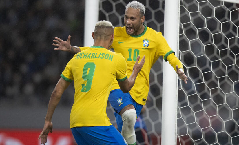 A seleção brasileira desembarcou na França neste domingo e realiza o primeiro treino na tarde desta segunda-feira na cidade de Le Havre, que recebe o jogo amistoso Brasil x Gana, na sexta-feira, dia 23, às 15h30, horário de Brasília