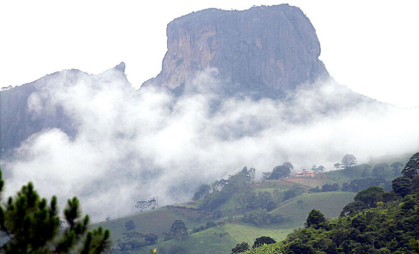 Monumento Natural da Pedra do Baú, em área de proteção ambiental