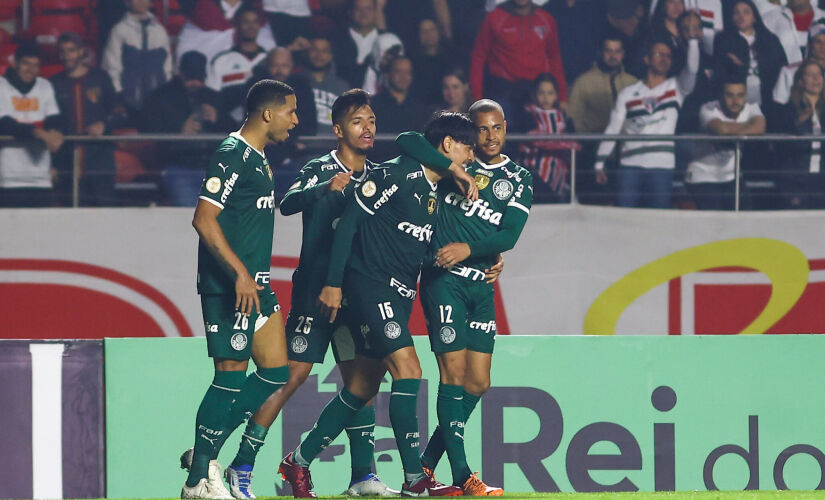 Palmeiras vira e ganha do São Paulo no Morumbi