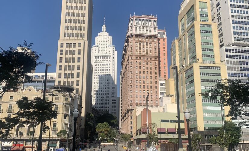 Sexta-feira terá clima de verão em pleno inverno; na foto, o Vale do Anhangabaú, no centro da Capital