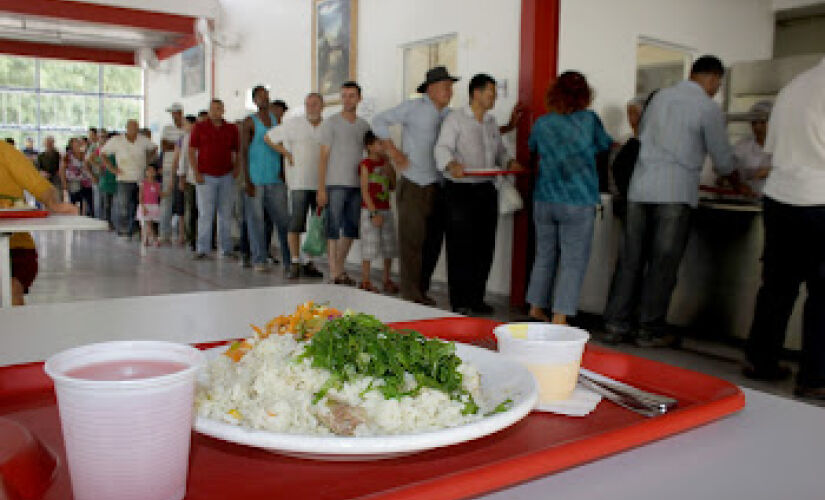 Restaurante Popular de Embu das Artes terá cardápio especial no dia dos namorados