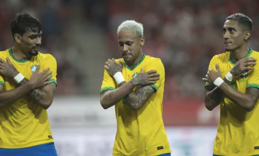 Paquetá, Neymar e Raphinha comemoram gol da Seleção