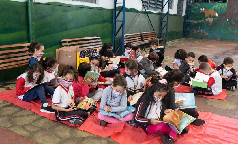 Prefeitura de Taboão da Serra leva Caixa Literária para escolas do município