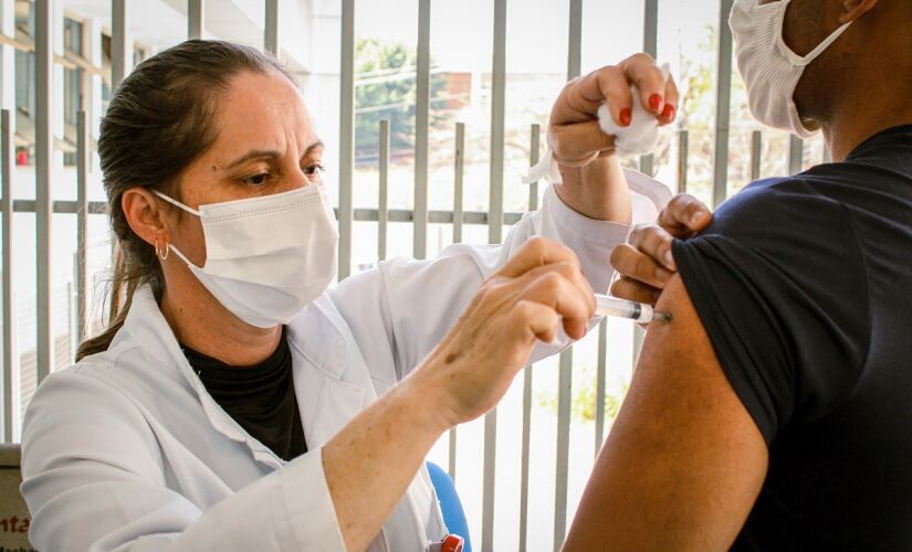 Vacinação com 4ª dose contra Covid-19 para maiores de 30 em São Bernardo dos Campos 