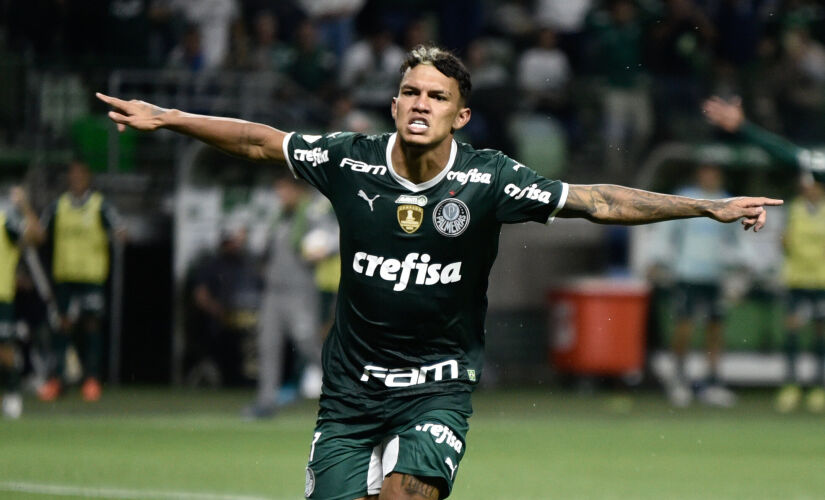 Palmeiras vence e retoma a liderança do brasileiro