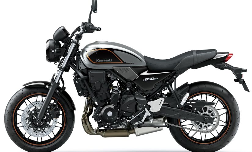 A Z650RS é movida por um motor bicilíndrico paralelo, DOHC, com 649 cm&#xB3;, oito válvulas e quatro tempos