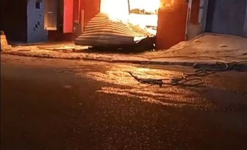 Incêndio destruiu livraria Belle Époque, no Méier, na Zona Norte do Rio, na noite de quinta-feira (21)