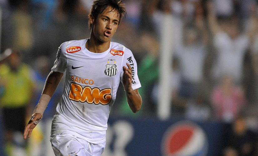 Neymar é réu em ação sobre supostas irregularidades em sua polêmica transferência do Santos ao Barc