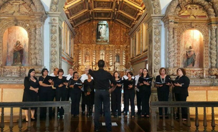 O Coral En'Canto das Artes trabalha com seus coralistas gêneros ecléticos