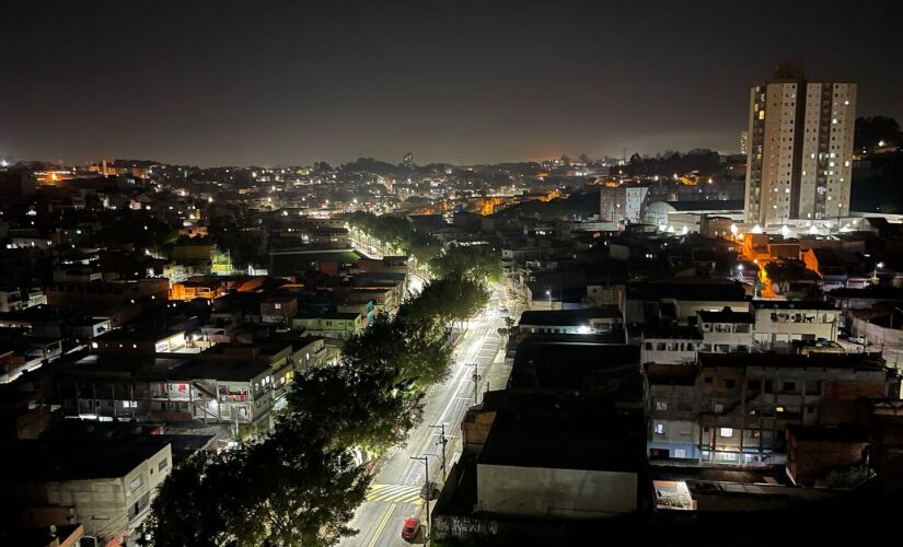 Avenida Cid Nelson Jordano foi completamente iluminada através do programa "LED no meu bairro" da Prefeitura de Taboão da Serra