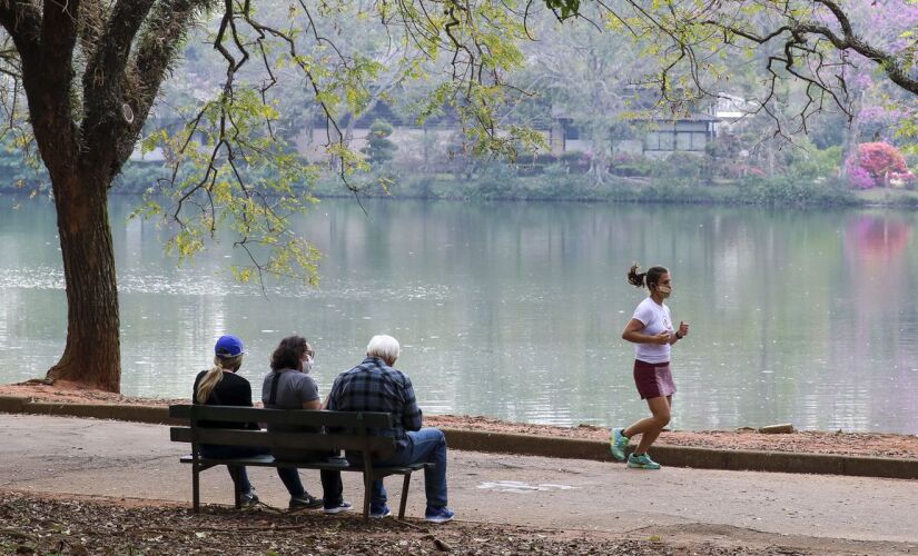 A frente fria que passou pelas regiões sul e sudeste do Brasil perde força a partir desta sexta