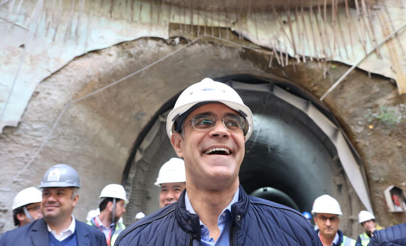 Rodrigo Garcia durante visita ao tatuzão, do Metrô de São Paulo