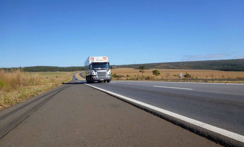 Após o prazo, os caminhoneiros somente terão direito a receber o benefício a partir do mês da realização da autodeclaração, desde que atendidos os demais requisitos legais.