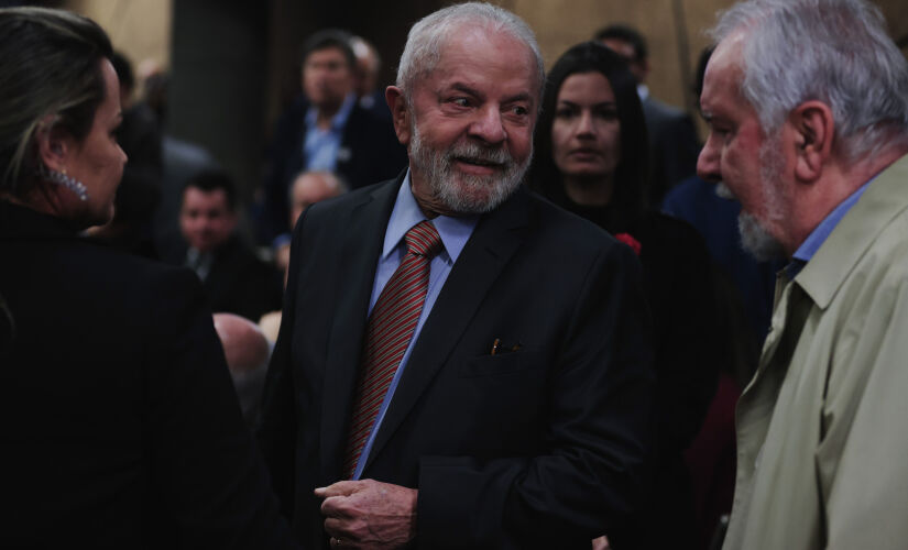 Para combater a desigualdade, Lula propõe papel incisivo do Estado e promete reconstruir e fortalecer programas sociais.