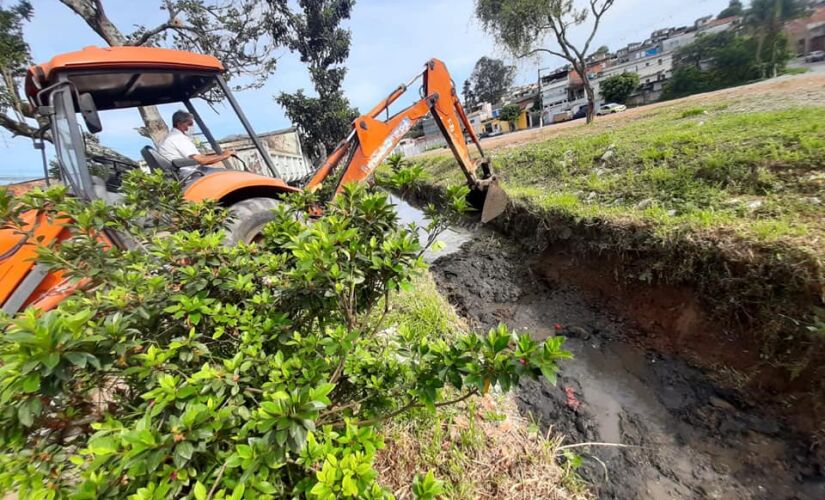 Novo maquinário para reforçar serviços de zeladoria pela cidade de Itapecerica da Serra. 