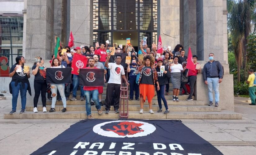 Ato do MTST contra o racismo em frente à Biblioteca Mário de Andrade