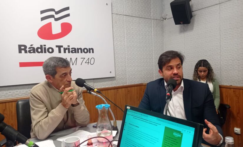 Pablo Marçal durante entrevista à Radio Trianon e à Gazeta