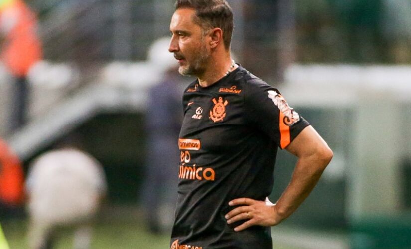 Vítor Pereira alegou problemas pessoais para deixar o Brasil e acertou com o Flamengo 12 dias após saída do Corinthians