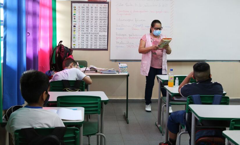 A ideia da gratificação é reduzir a desistência de professores nas escolas periféricas