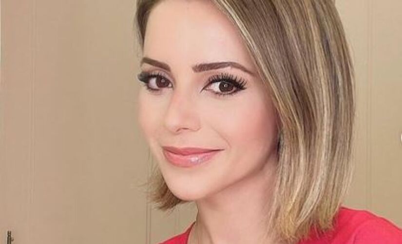 A cantora Sandy, 39, publicou um vídeo ao lado de seu irmão, Júnior, 38, em homenagem a atriz e cantora Olívia Newton-John