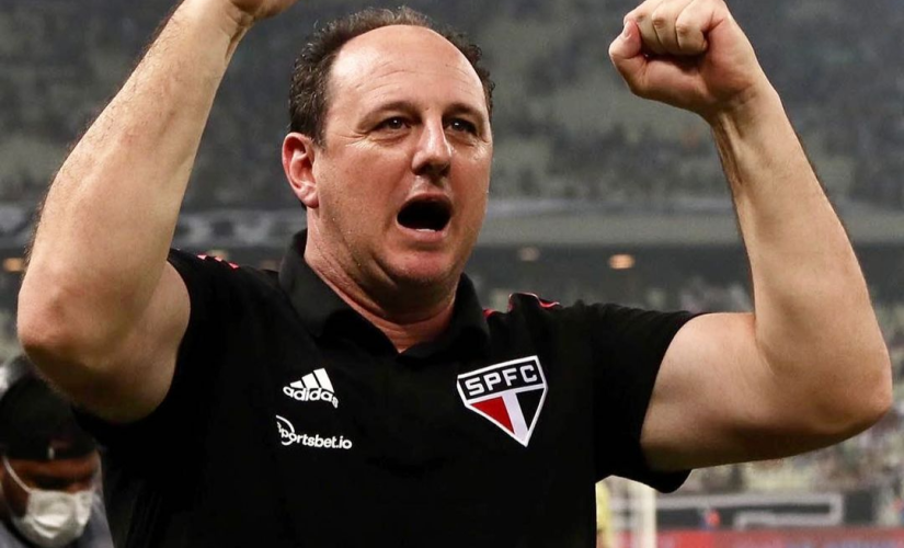 O técnico Rogério Ceni criticou os preços dos ingressos para o jogo de ida da semifinal da Copa do Brasil