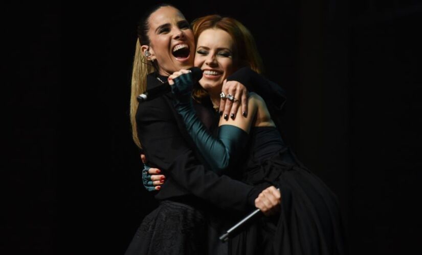 Wanessa Camargo e Sandy cantam juntas.