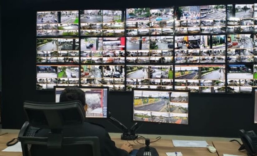 Centro de Controle Operacional de SV: 15 telas com imagens da cidade 24h por dia