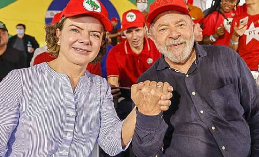 Lula ao lado de Gleisi Hoffmann