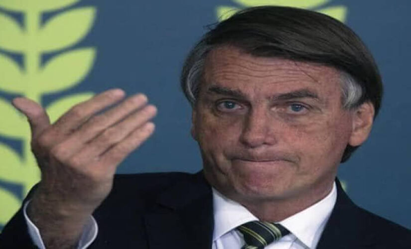 Um outro estojo, que inclui relógio, caneta, abotoaduras, anel e um tipo de rosário, todos da marca suíça de diamantes Chopard e supostamente destinados a Bolsonaro, estava em poder de um outro integrante da comitiva e não foi interceptado pela fiscalizaç