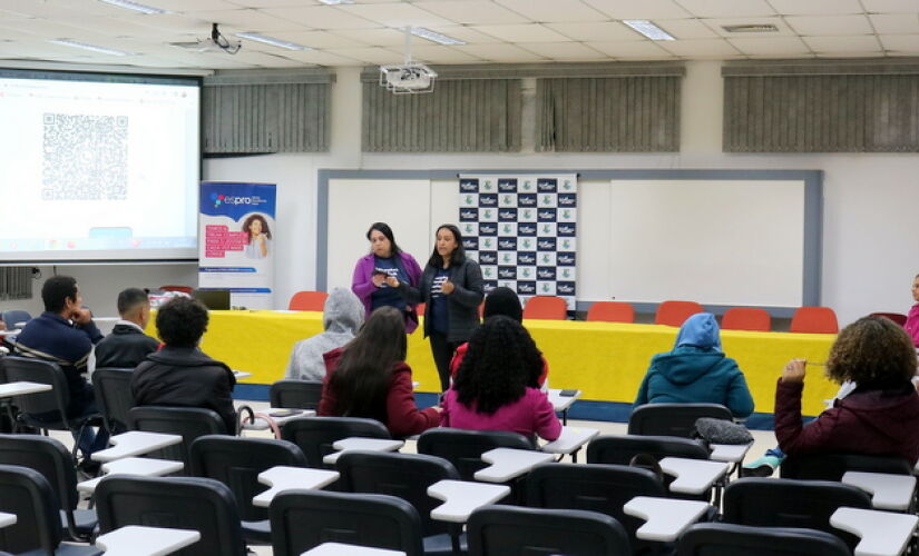 A palestra gratuita foi oferecida a adolescentes e jovens de 14 a 24 anos, em situação de vulnerabilidade em busca de uma oportunidade para iniciar a vida profissional