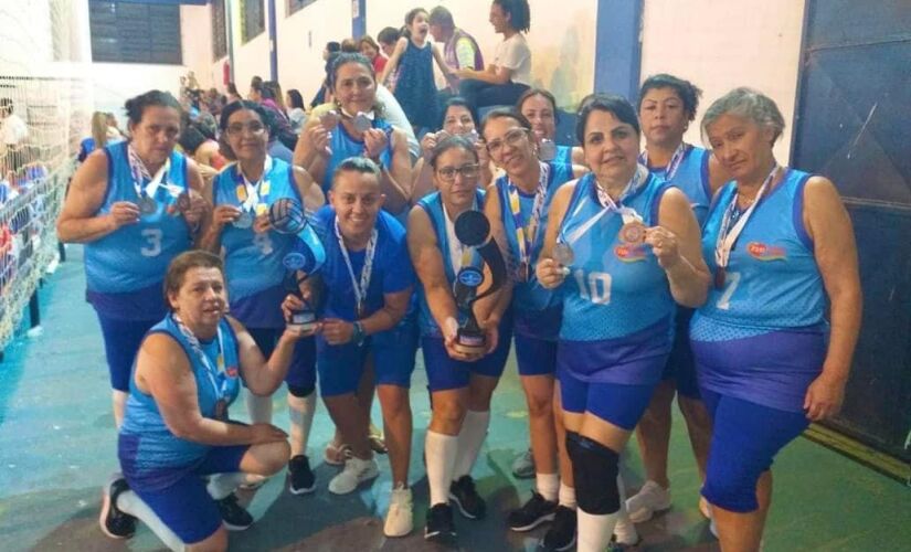 Time feminino de Vôlei adaptado de Igaratá. 