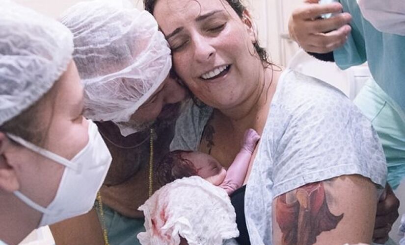 Doula Amanda Trentin com a gestante Juliana Oliveira