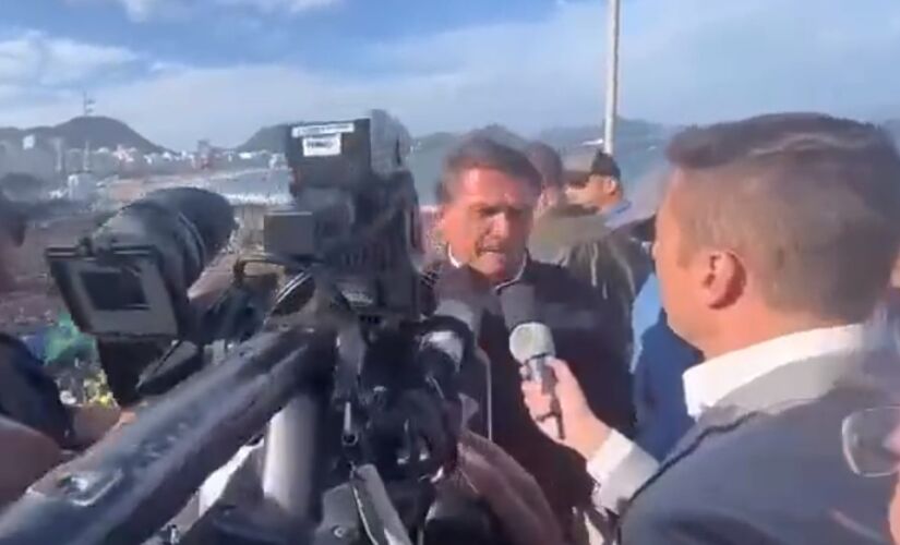 Bolsonaro durante ato em Copacabana, no Rio