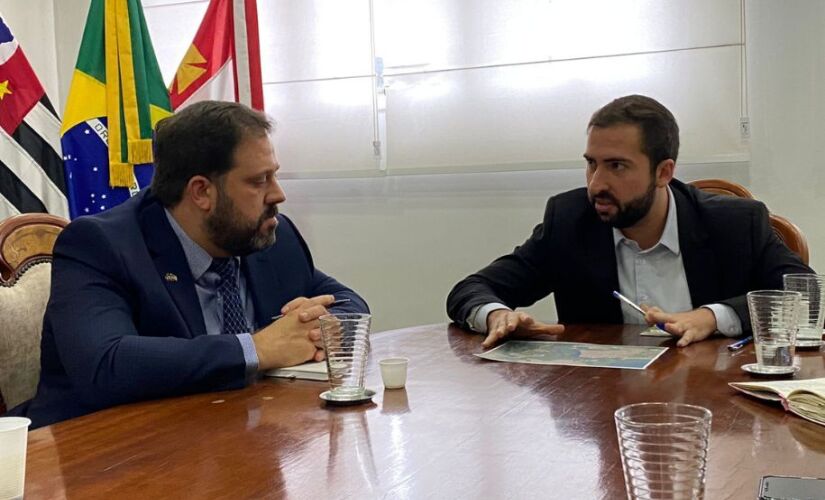 A primeira reunião tratou sobre apresentar ao Cônsul-geral os potenciais turísticos, educacionais, ambientais e culturais do Município